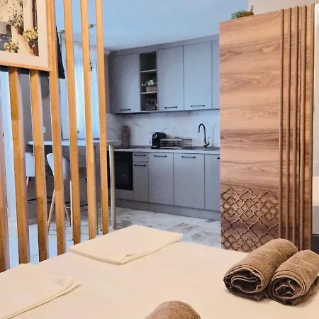 Διαμέρισμα 7, 2 And 10 Quietly And Peaceful Place To Relax *